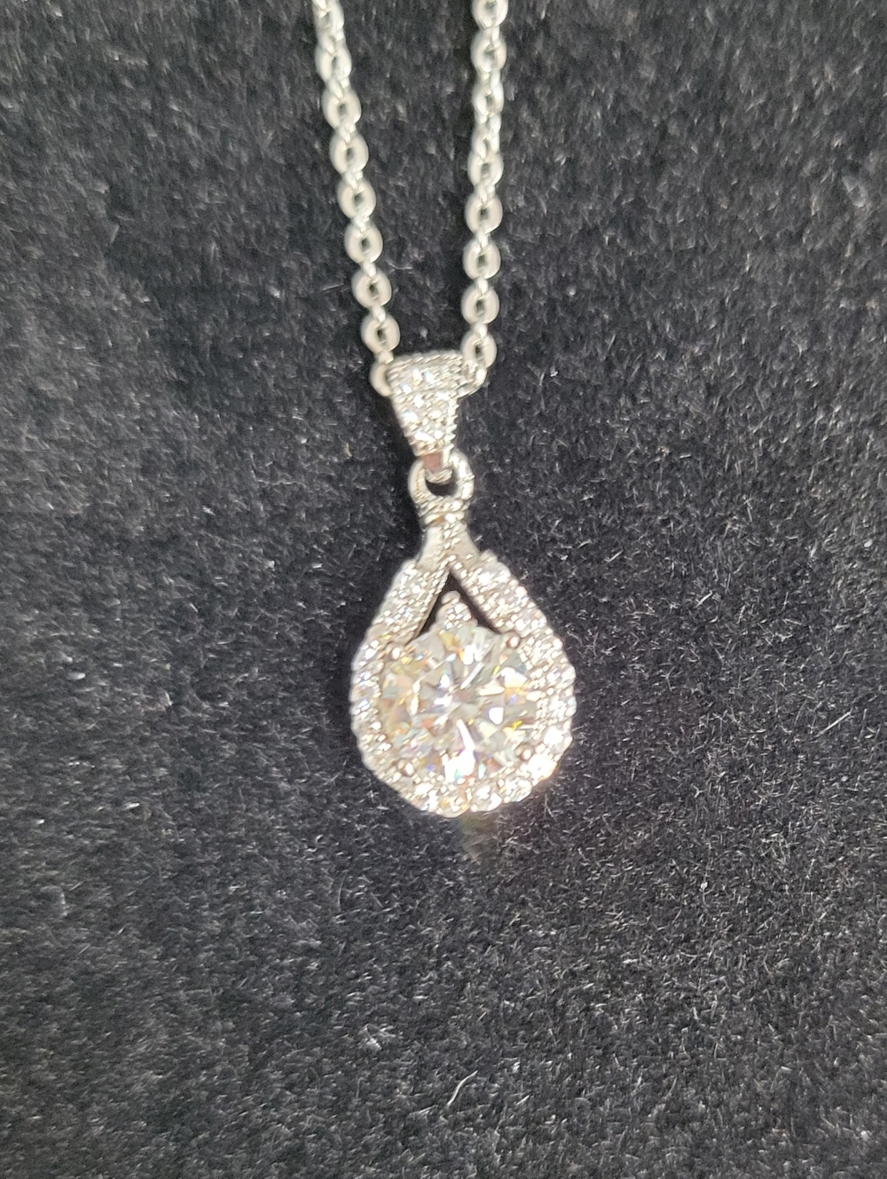 Dazzling 14k White Gold Teardrop Pendant Necklace